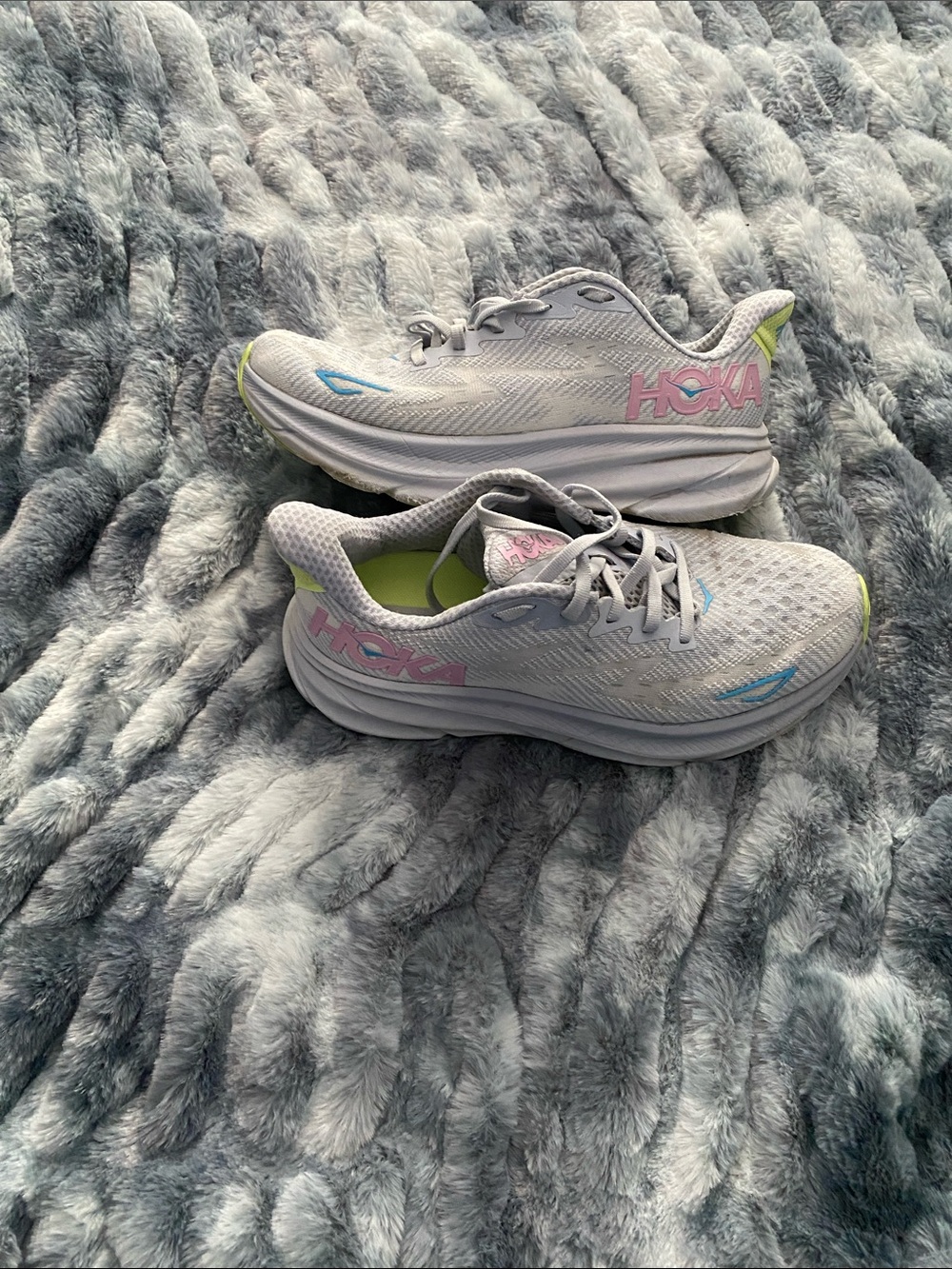 Hoka Clifton9 Women's Light Gray Running Shoes with Lime and Pastel Accents - Picture 6 of 7